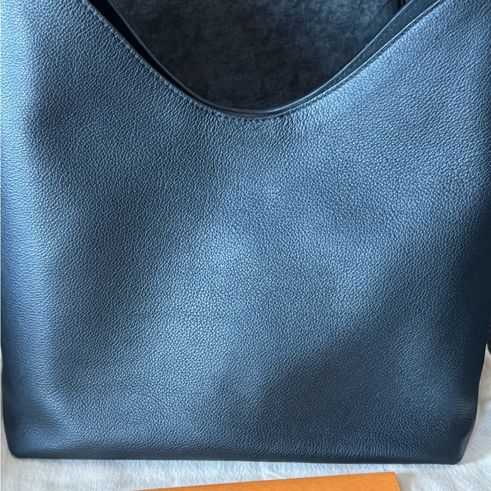 Louis Vuitton Noir Lockme Leather Shoulder Hobo with Silver LV Emblem - Picture 10 of 16